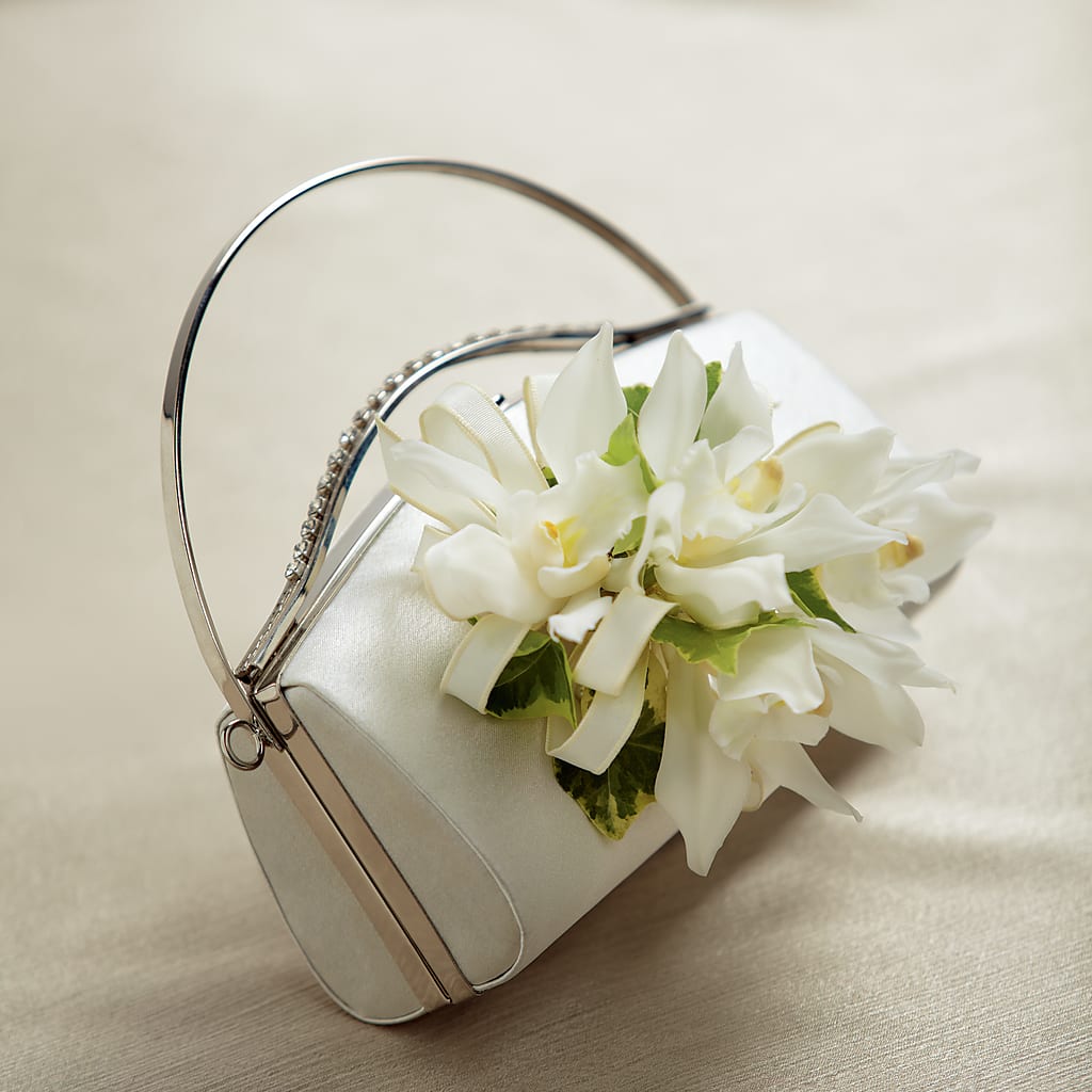 White Purse Decor – A Touch Of Gracious Living, Salem OH