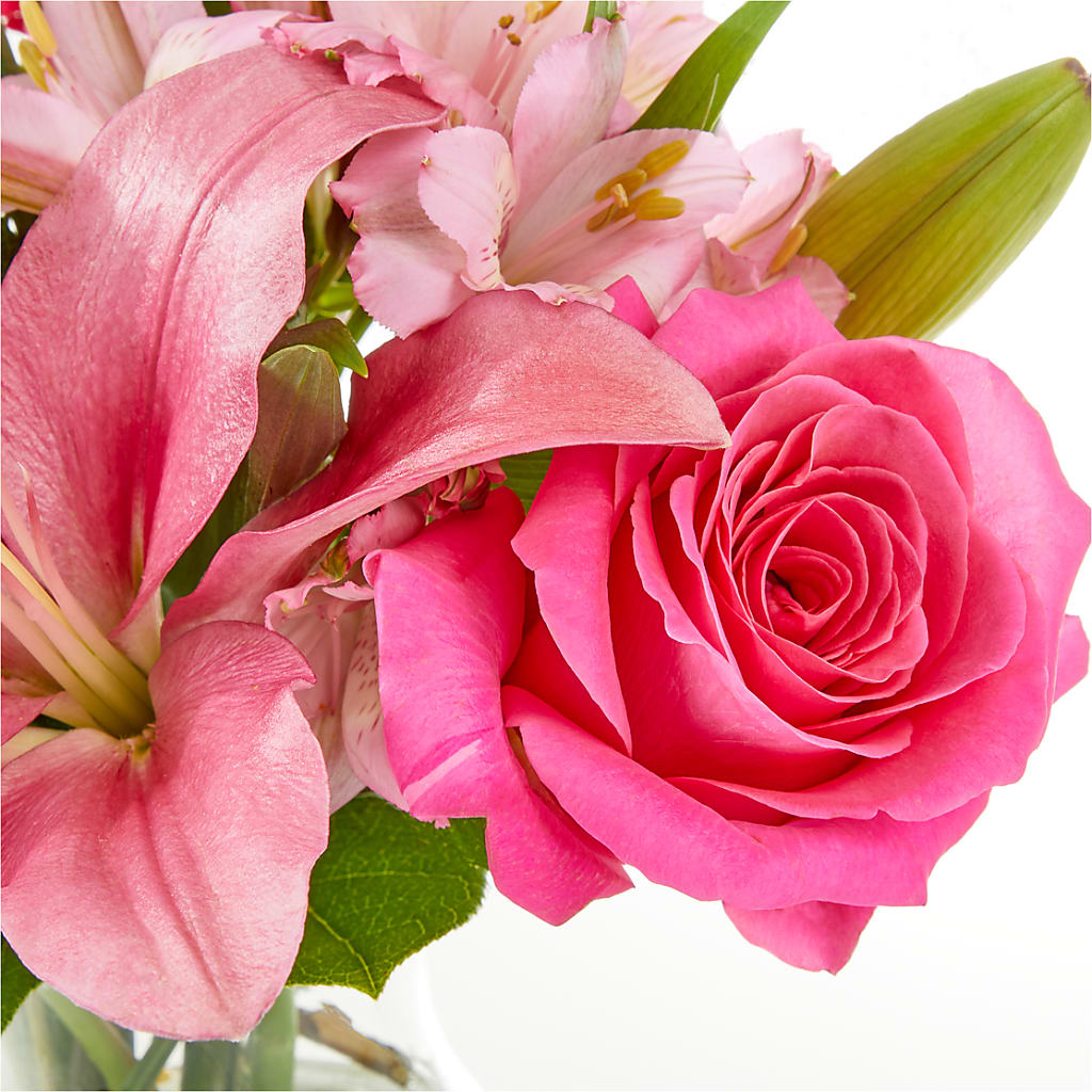 Lots of Love Bouquet –  A Touch Of Gracious Living, Salem OH